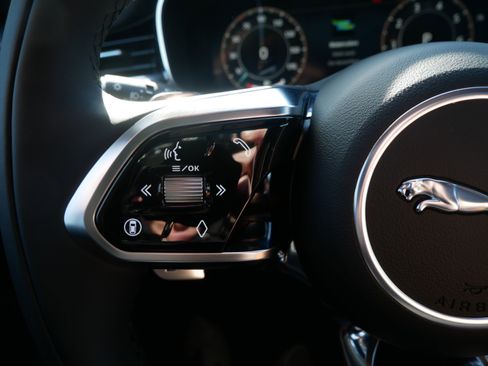 New 2026 Jaguar F-PACE R-Dynamic S image 6