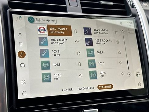 New 2025 Land Rover Discovery Dynamic SE image 18