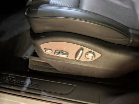 Used 2023 Porsche Macan image 18