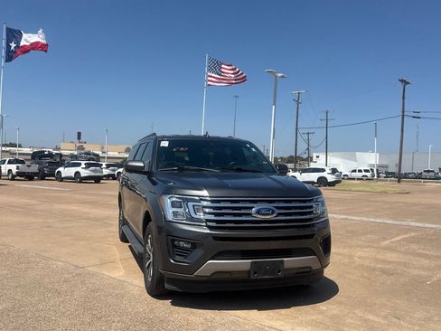 Used 2021 Ford Expedition Max XLT RWD image 3