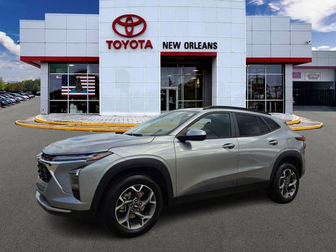 Used 2025 Chevrolet Trax LT image 1