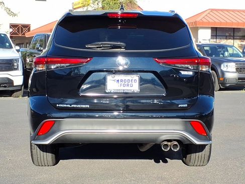 Used 2023 Toyota Highlander XSE image 4