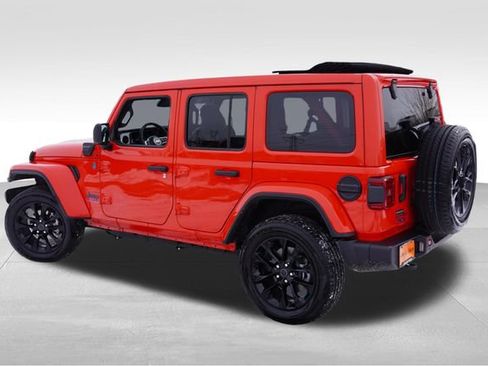 Certified 2025 Jeep Wrangler Unlimited Sahara w/ Safety Group image 9
