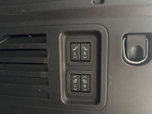 Certified 2025 Buick Enclave Sport Touring w/ Power Package image 11