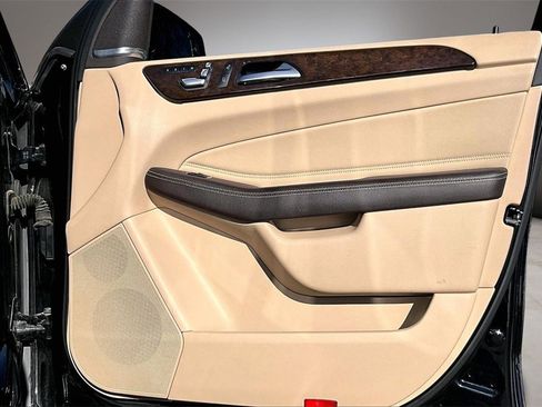 Used 2016 Mercedes-Benz GLE 350 w/ Premium Package image 27