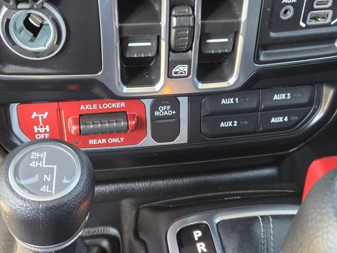 Used 2024 Jeep Gladiator Sport image 16