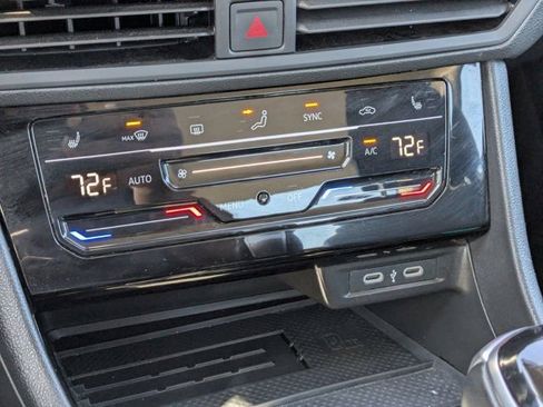 Used 2025 Volkswagen Jetta SE image 22