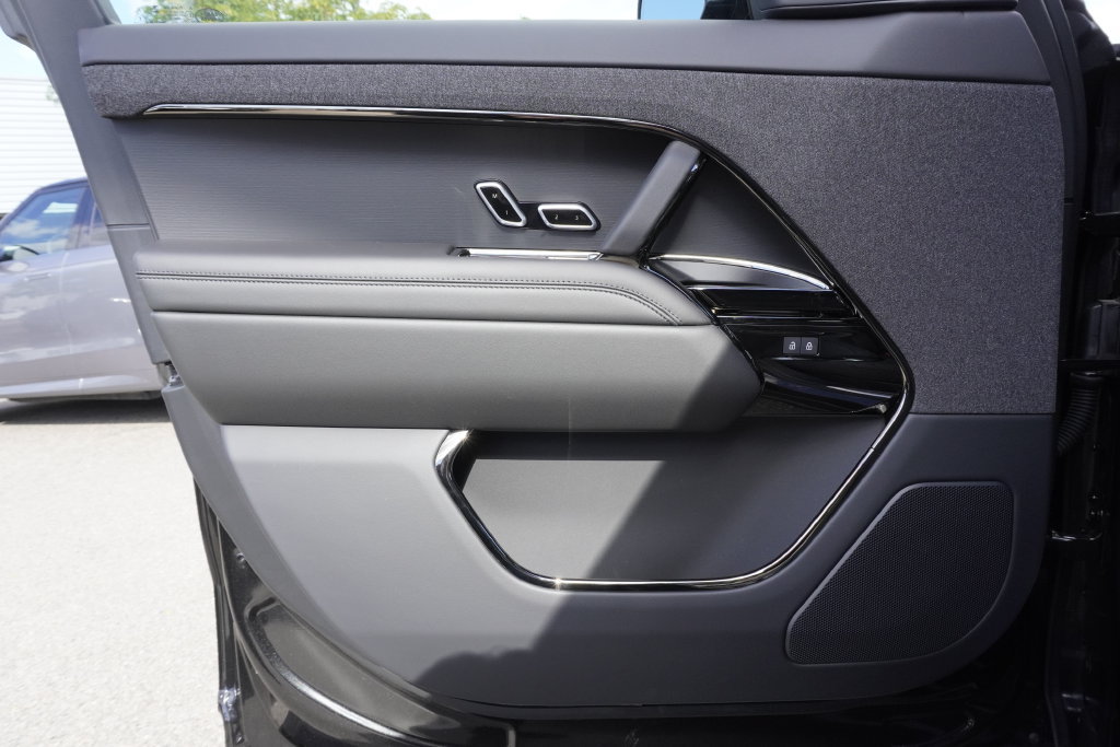 New 2026 Land Rover Range Rover Sport Dynamic SE AWD/4WD image 17