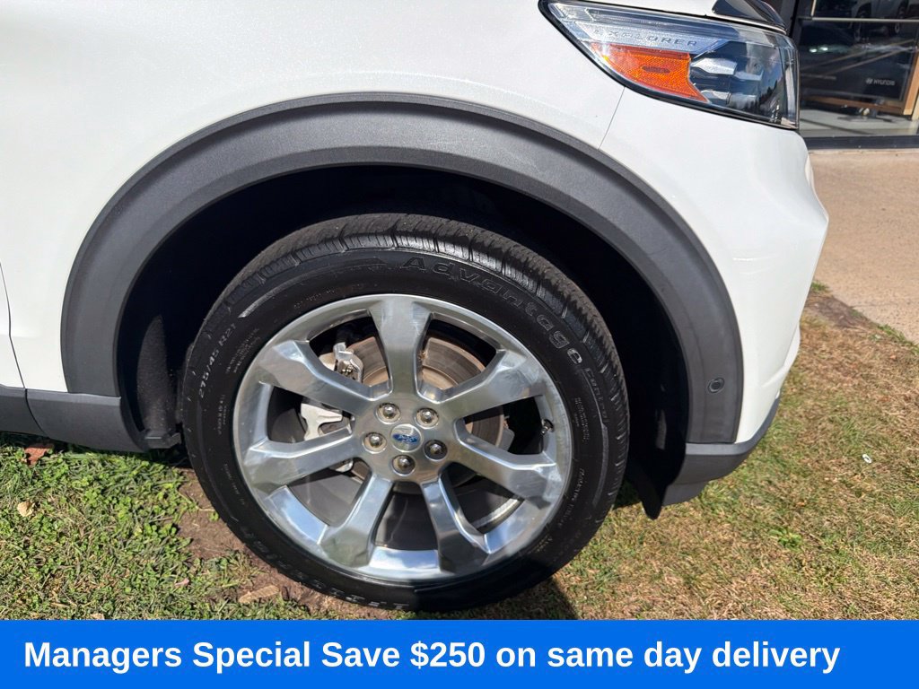 Used 2020 Ford Explorer Platinum w/ Premium Technology Package AWD/4WD image 4
