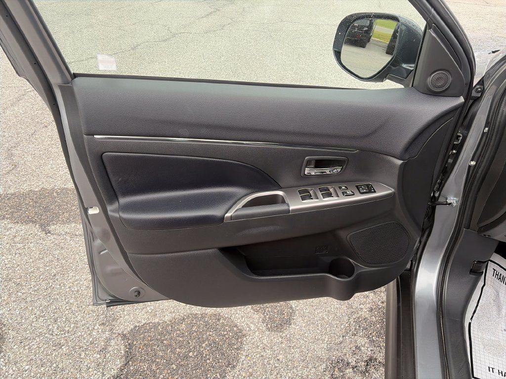 Used 2025 Mitsubishi Outlander Sport SE AWD/4WD image 10