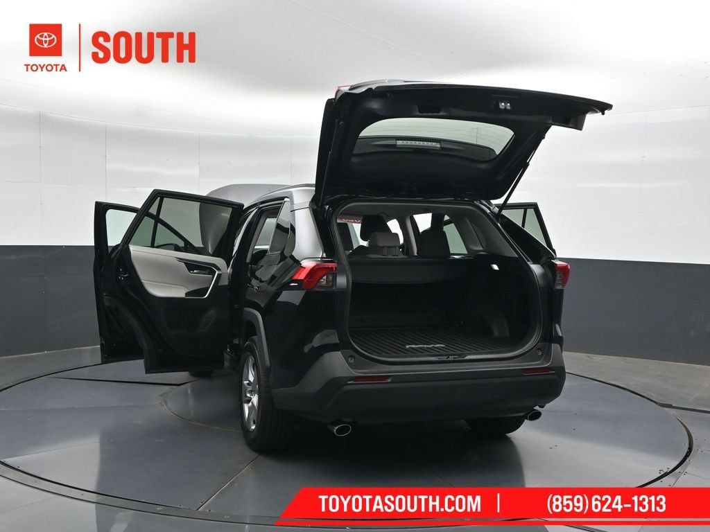 Used 2025 Toyota RAV4 XLE AWD/4WD image 53