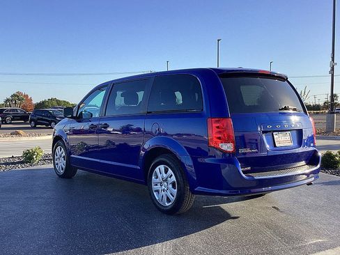 Used 2019 Dodge Grand Caravan SE w/ UConnect Hands-Free Group image 7