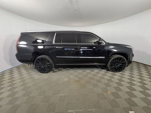 Used 2017 Cadillac Escalade ESV Premium Luxury AWD/4WD image 6