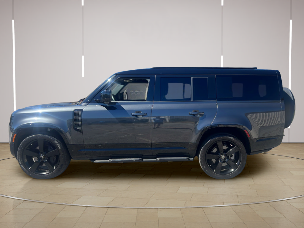 Used 2025 Land Rover Defender 130 X-Dynamic SE AWD/4WD image 2