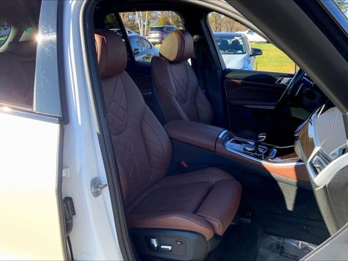 Used 2023 BMW X5 xDrive40i w/ M Sport Package image 8