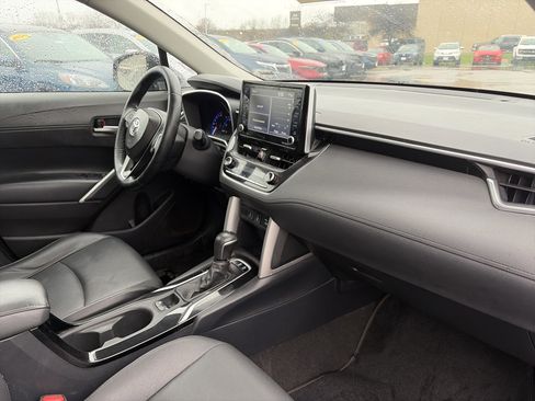 Used 2022 Toyota Corolla Cross XLE w/ Convenience Package AWD/4WD image 15