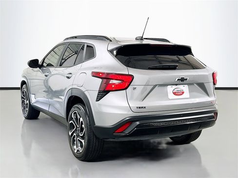 Used 2025 Chevrolet Trax RS w/ Driver Confidence Package image 6