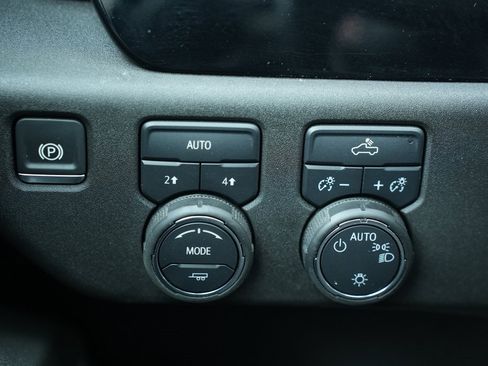 Used 2025 Chevrolet Silverado 1500 LT image 27