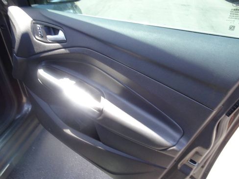 Used 2016 Ford C-MAX SEL w/ Equipment Group 302A image 17