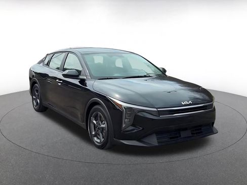 Used 2025 Kia K4 LXS image 3