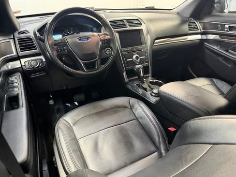 Used 2018 Ford Explorer Limited w/ Equipment Group 301A AWD/4WD image 7