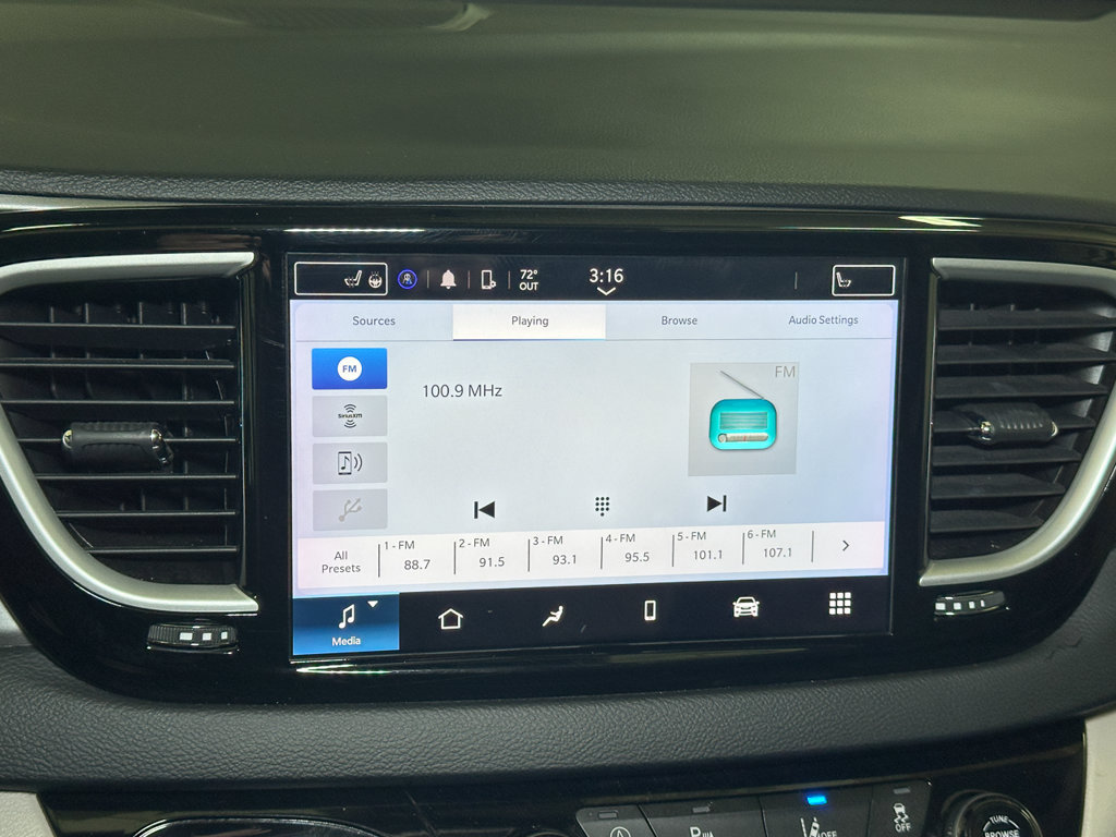 Used 2023 Chrysler Pacifica Touring-L FWD image 33