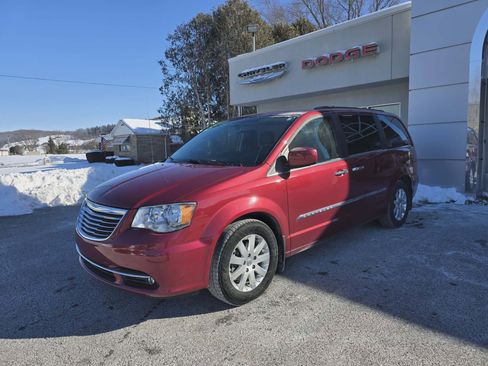 Used 2015 Chrysler Town & Country Touring w/ Driver Convenience Group image 7