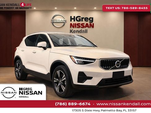 Used 2024 Volvo XC40 B5 Core AWD/4WD image 1