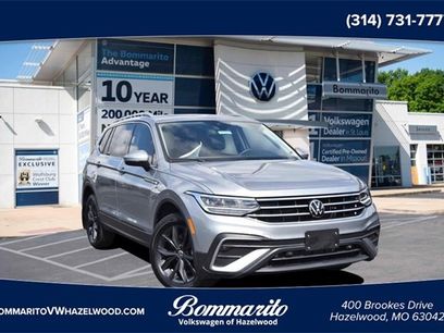 Used 2024 Volkswagen Tiguan SE w/ Panoramic Sunroof Package
