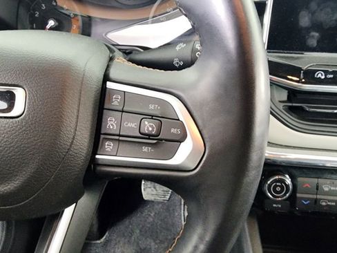 Used 2022 Jeep Compass Limited image 18