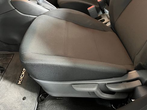 Used 2025 Nissan Kicks Play S image 11