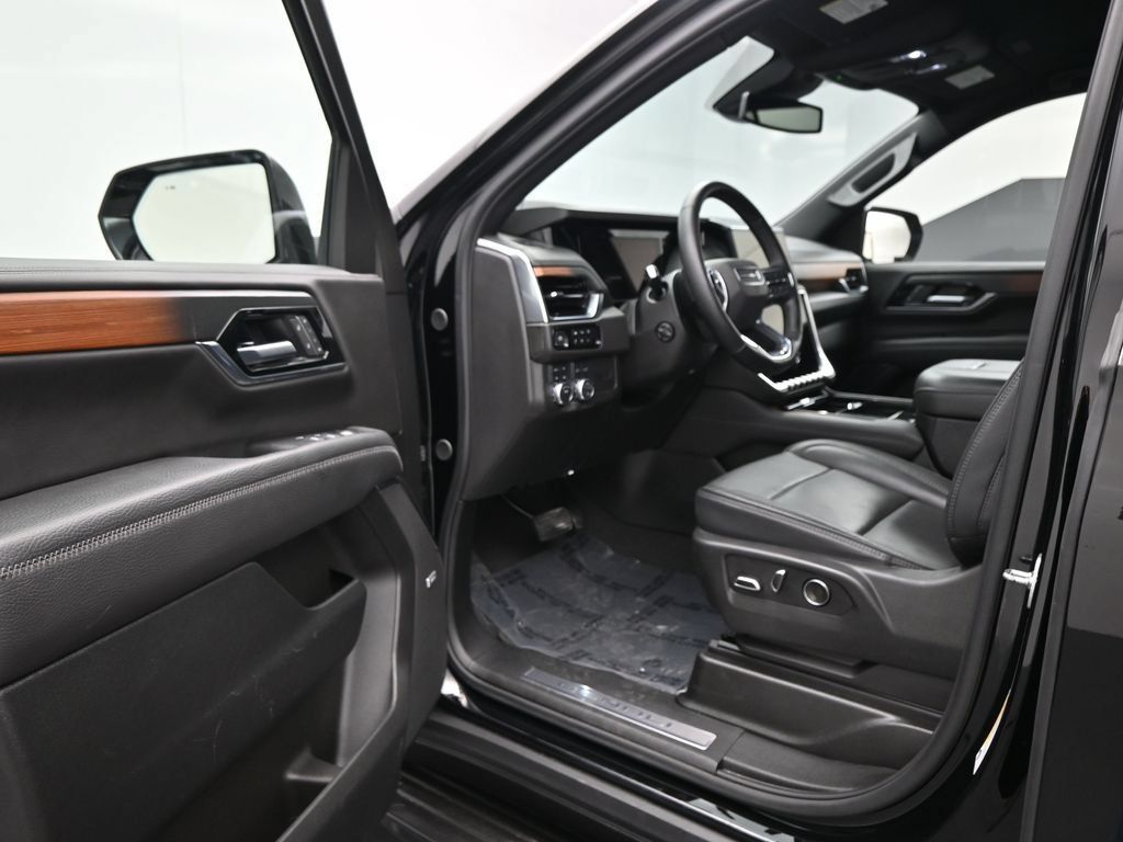 Used 2025 GMC Yukon Denali AWD/4WD image 13