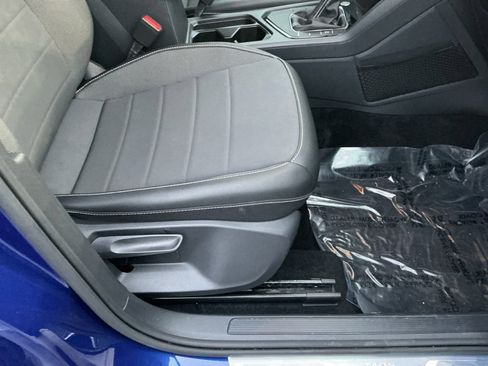 Certified 2023 Volkswagen Taos SE w/ Black Wheel Package image 32