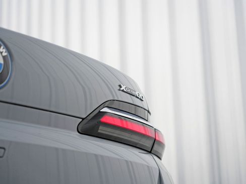 Used 2023 BMW i7 xDrive60 w/ Executive Package 2 image 69