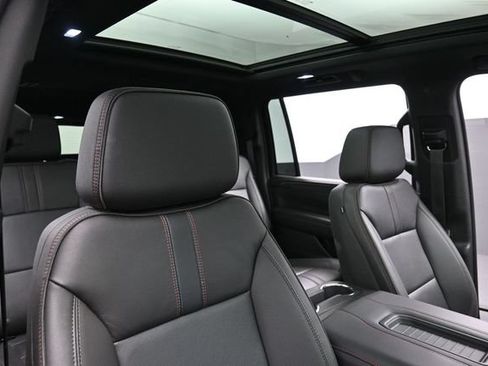 Used 2022 Chevrolet Suburban RST w/ Luxury Package AWD/4WD image 31