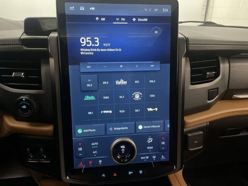 Used 2023 Ford Expedition Platinum image 7