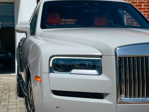 Certified 2023 Rolls-Royce Cullinan AWD/4WD image 34