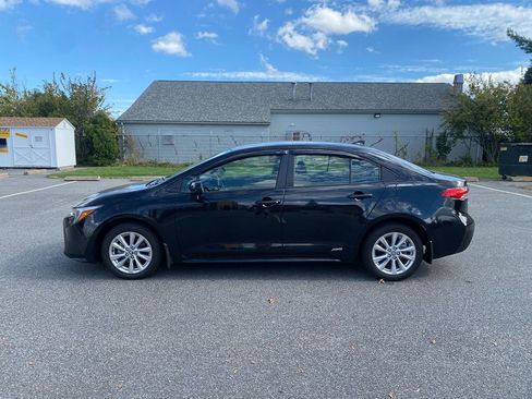 Used 2024 Toyota Corolla LE w/ LE Convenience Package image 9