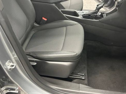 Used 2025 Buick Encore GX Preferred FWD image 36