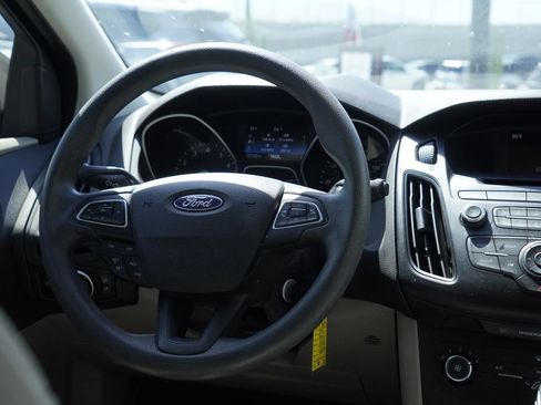 Used 2015 Ford Focus SE FWD image 29