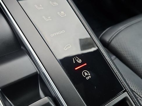 Certified 2023 Porsche Macan AWD/4WD image 19