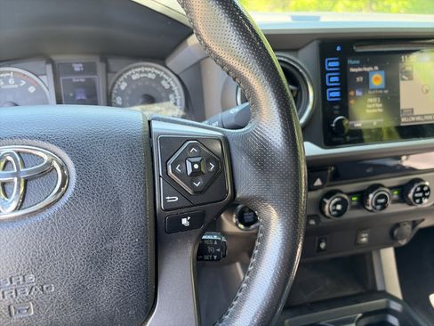 Used 2017 Toyota Tacoma TRD Sport w/ Tow Package (A/T) AWD/4WD image 31