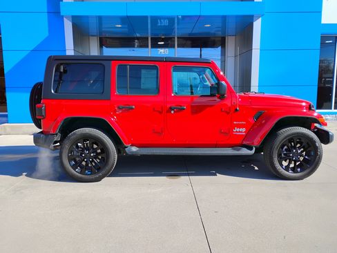 Used 2022 Jeep Wrangler Unlimited Sahara w/ Cold Weather Group image 34