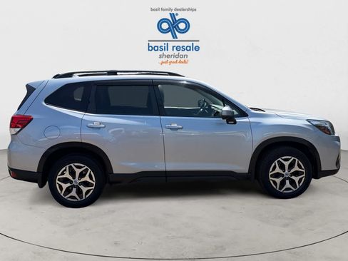Used 2019 Subaru Forester Premium AWD/4WD image 8