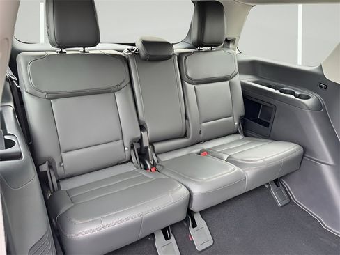 New 2025 Ford Expedition Active image 29