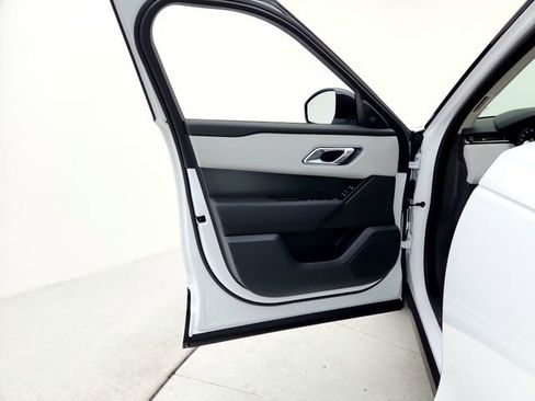 New 2025 Land Rover Range Rover Velar Dynamic SE image 27