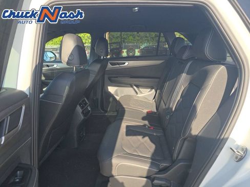 Used 2025 Volkswagen Atlas Cross Sport SE FWD image 11