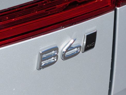 Used 2023 Volvo XC60 B6 Ultimate w/ Climate Package image 20