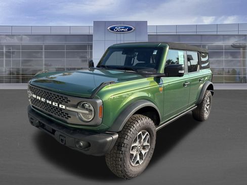 Used 2023 Ford Bronco Badlands image 9