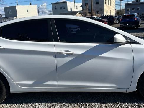 Used 2016 Hyundai Elantra SE image 13